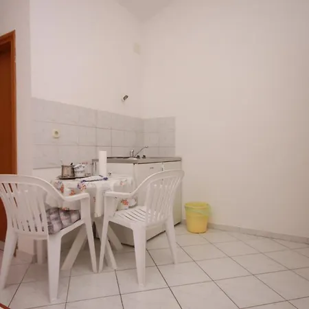 6745b Podaca