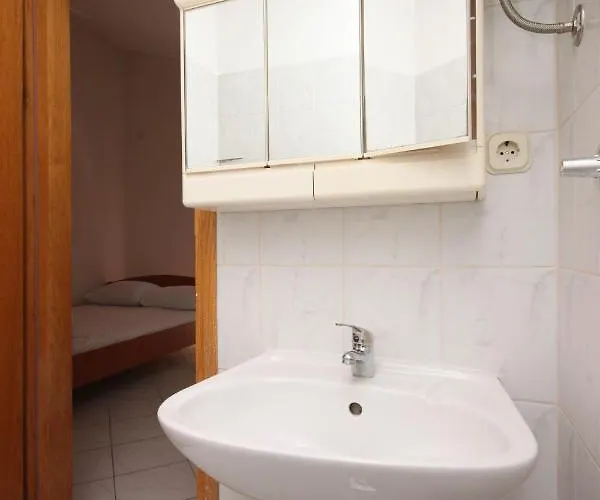 6745b Podaca
